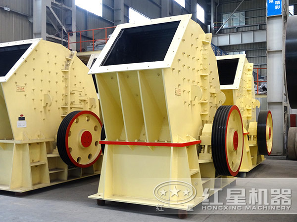 石灰石錘式破碎機側面圖