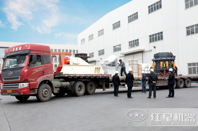 圓錐破碎機裝車、發(fā)貨（廠家直銷、價格實惠）