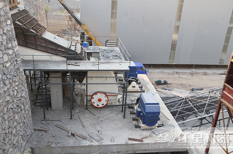 石灰石破碎現(xiàn)場實(shí)拍