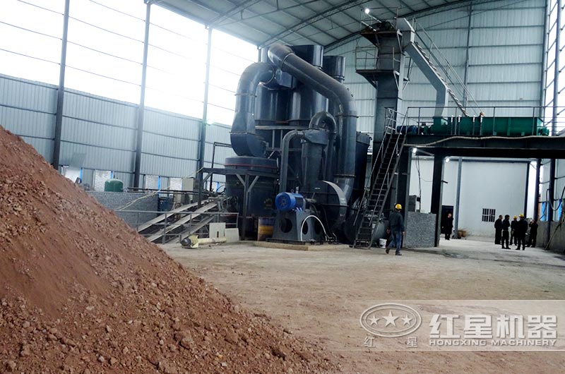 做耐火磚磨粉機作業(yè)現(xiàn)場 做耐火磚磨粉機作業(yè)現(xiàn)場