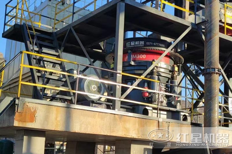 圓錐破碎機(jī)現(xiàn)場(chǎng) 圓錐破碎機(jī)現(xiàn)場(chǎng)