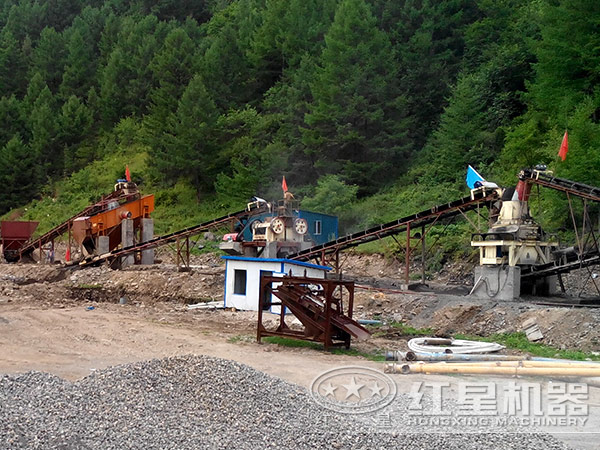 時(shí)產(chǎn)20-40噸直通沖擊式破碎機(jī)用戶現(xiàn)場(chǎng)