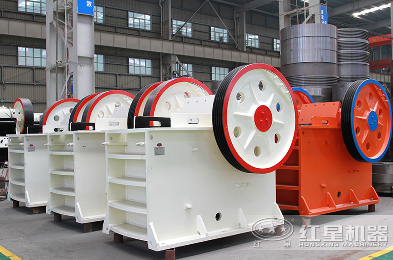 69顎式破碎機(jī)車間一角