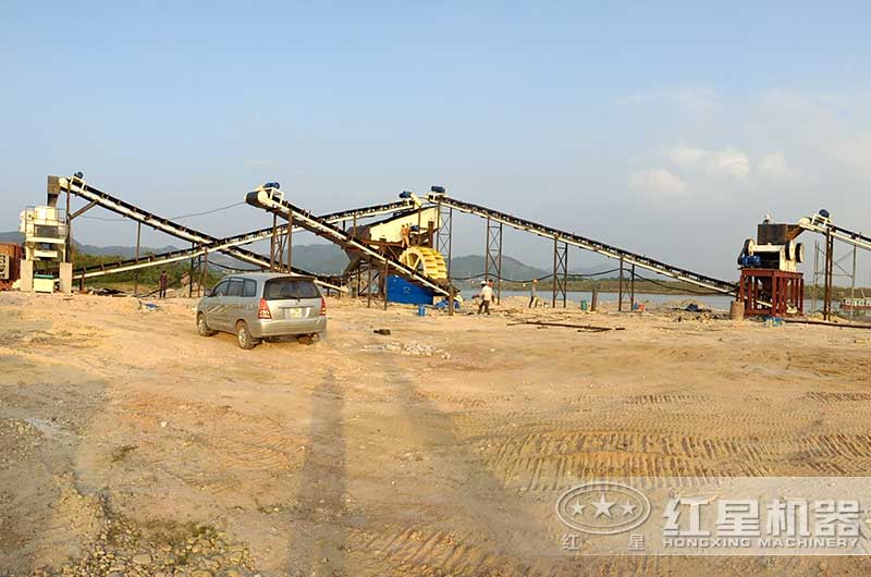 制砂機(jī)、鄂式破碎機(jī)現(xiàn)場(chǎng)聯(lián)合作業(yè)