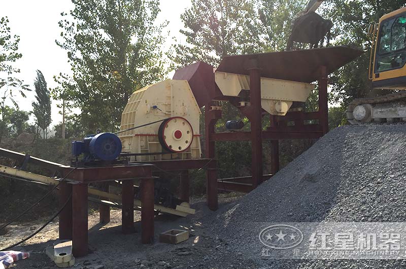 客戶現(xiàn)場圖，大型重錘式粉碎機