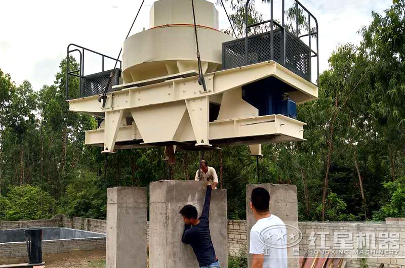 正在安裝小型制沙機(jī)