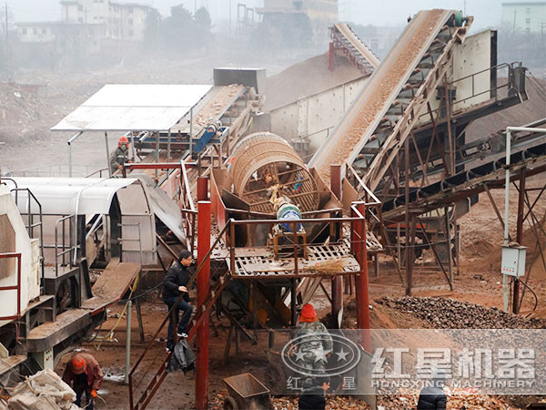 80移動(dòng)式建筑垃圾破碎機(jī)設(shè)備生產(chǎn)現(xiàn)場