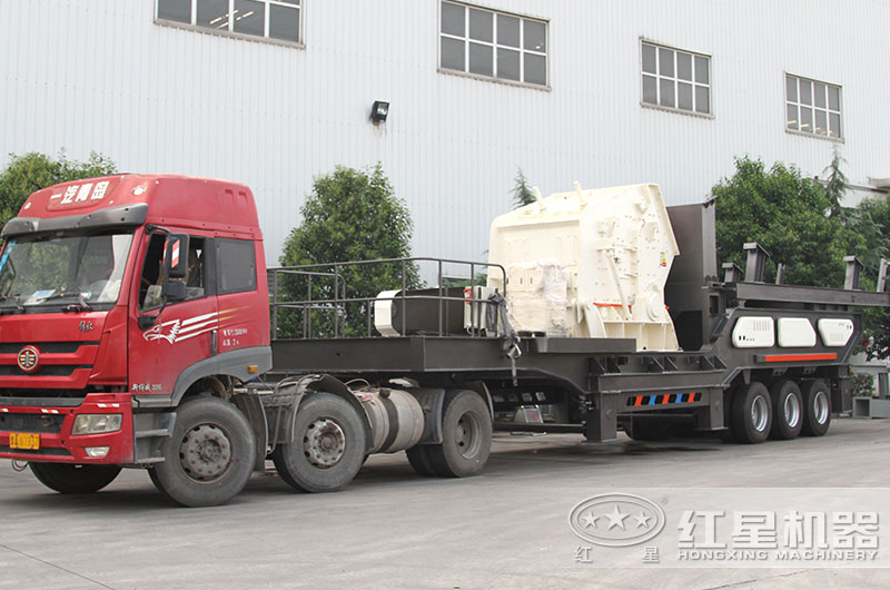 流動砸石機直接開往客戶現(xiàn)場 流動砸石機直接開往客戶現(xiàn)場