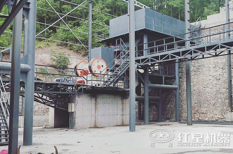 PE-750×1060顎式破碎機生產(chǎn)現(xiàn)場圖 PE-750×1060顎式破碎機生產(chǎn)現(xiàn)場圖