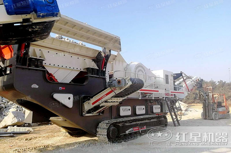 履帶式破碎機(jī)自行移動(dòng)、轉(zhuǎn)場(chǎng)方便