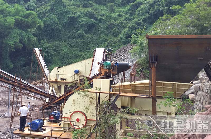 采用重錘式生產(chǎn)線，占地面積小，投資成本少