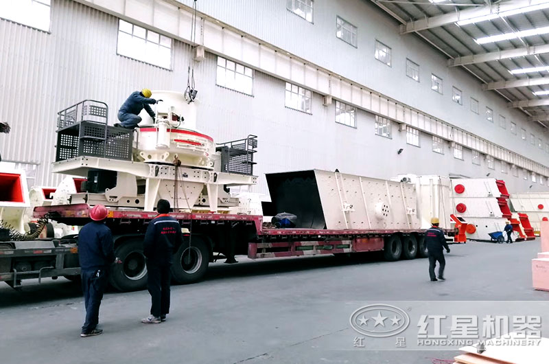 鵝卵石制砂機出廠，運往河南周口