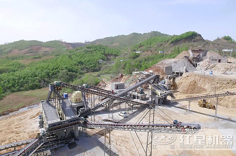 時(shí)產(chǎn)500噸石子生產(chǎn)線(xiàn)投產(chǎn)現(xiàn)場(chǎng)