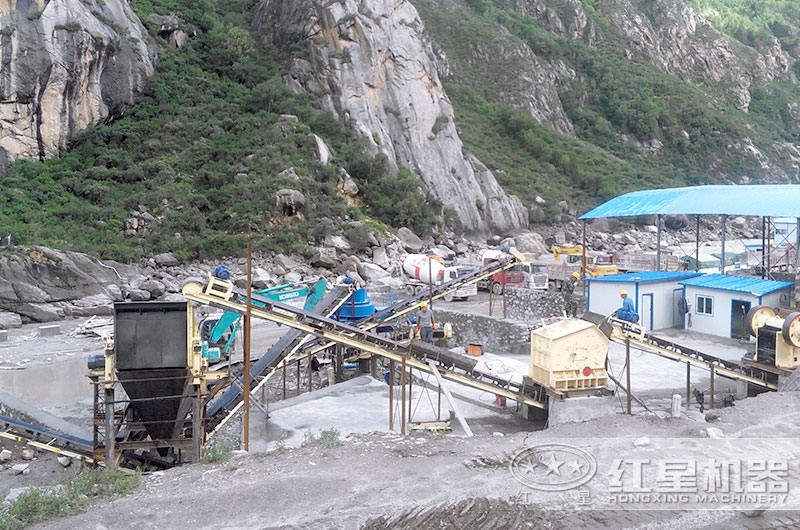石料加工生產(chǎn)現(xiàn)場 石料加工生產(chǎn)現(xiàn)場