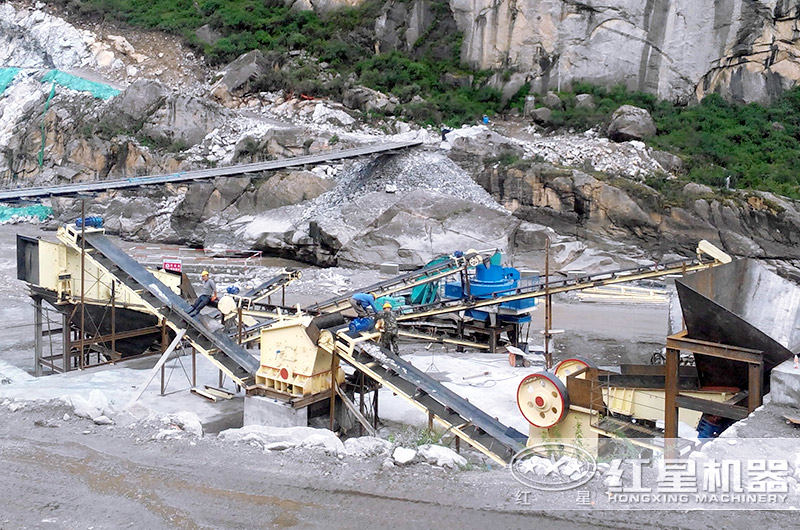 巖石制砂設備生產(chǎn)現(xiàn)場