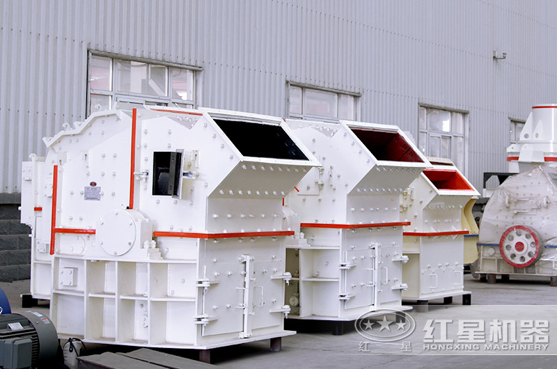 細(xì)碎制砂機(jī)車間實(shí)拍大圖，多種型號(hào)可選