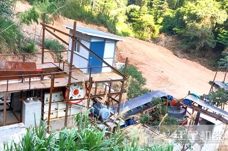 時產(chǎn)400噸碎石機生產(chǎn)現(xiàn)場