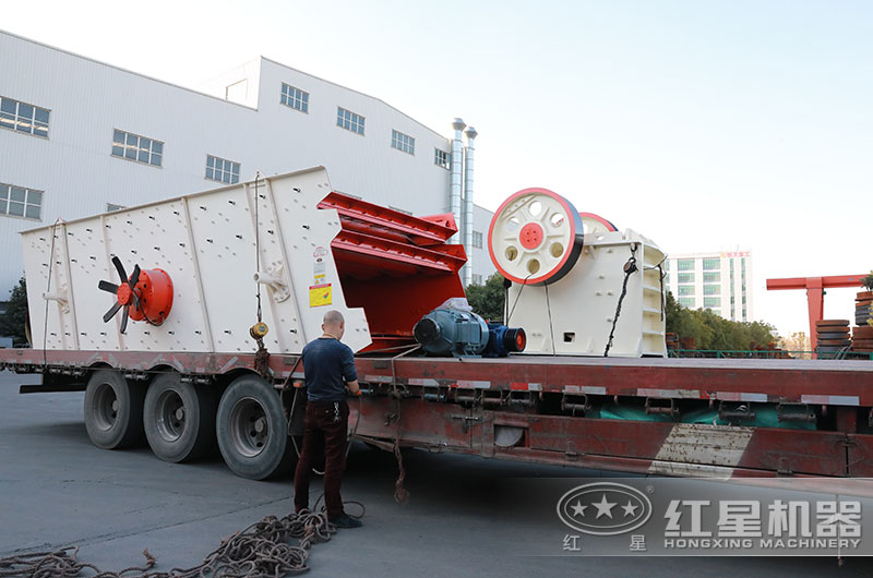 250×750細(xì)鄂破正在裝車，準(zhǔn)備發(fā)往山東
