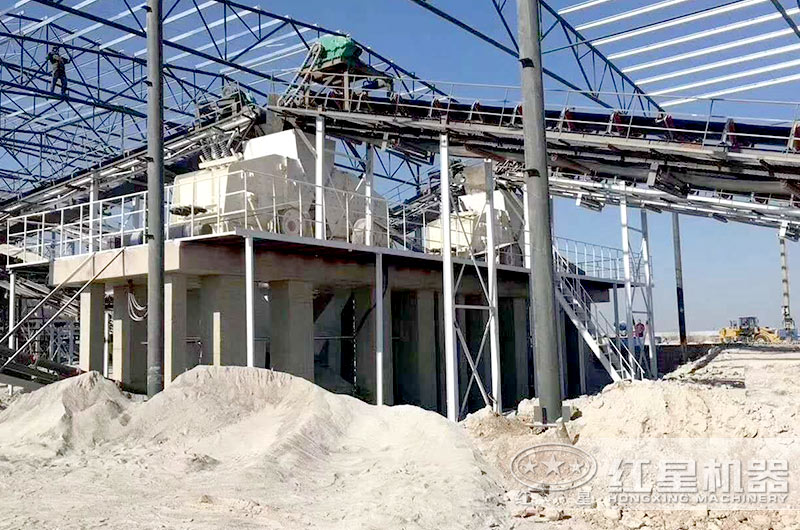 河北大型砂石廠內(nèi)，1210反擊破運行中