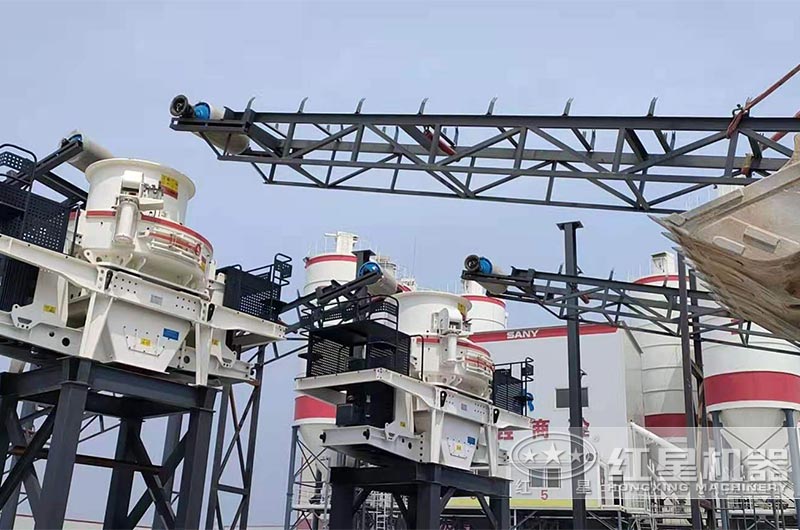 4臺(tái)制砂機(jī)聯(lián)合作業(yè) 4臺(tái)制砂機(jī)聯(lián)合作業(yè)